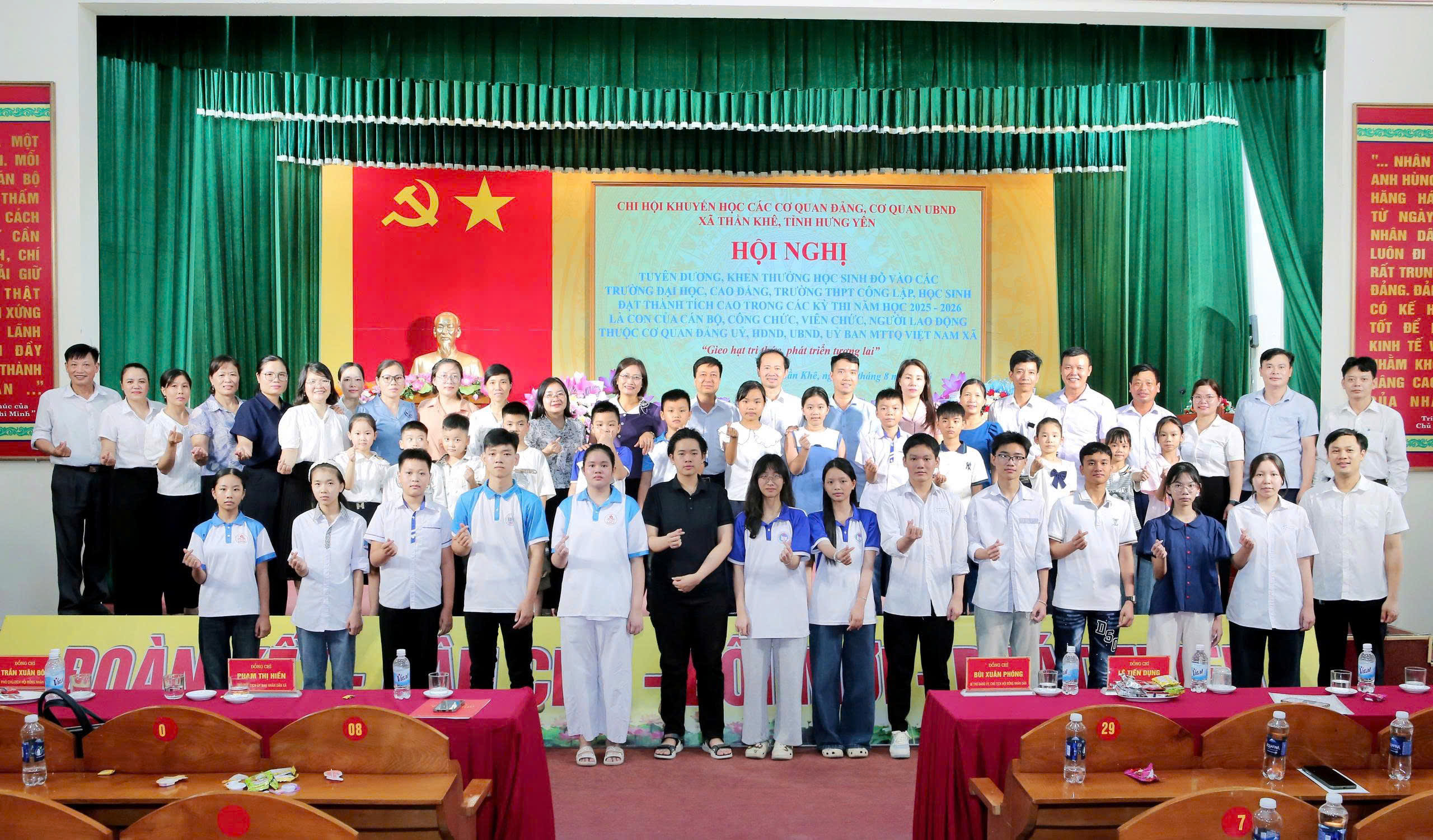 XÃ THẦN KHÊ GẶP MẶT, TUYÊN DƯƠNG, KHEN THƯỞNG HỌC SINH ĐẠT THÀNH TÍCH XUẤT SẮC NĂM HỌC 2025 – 2026