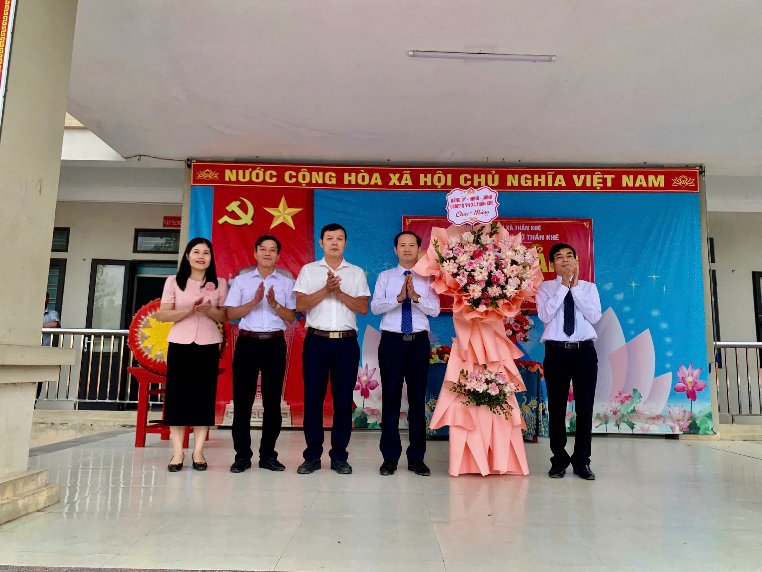 LÃNH ĐẠO XÃ THẦN KHÊ DỰ LỄ KHAI GIẢNG  NĂM HỌC 2026 - 2027 TẠI CÁC TRƯỜNG HỌC TRÊN ĐỊA BÀN