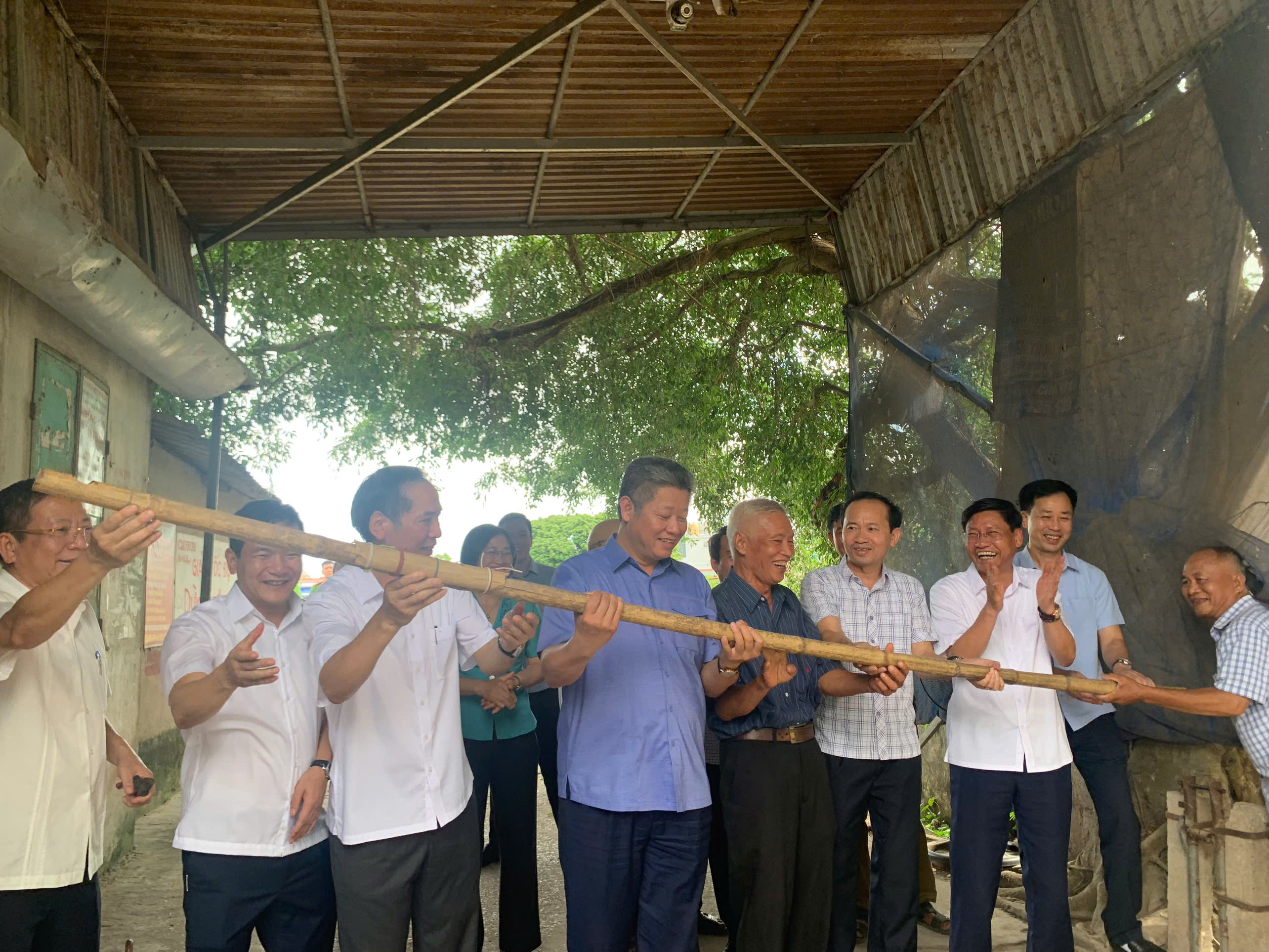 NHÀ ĐẦU TƯ “CẦU ĐÚN BOT” ĐÃ HIẾN TẶNG CÔNG TRÌNH CHO CHÍNH QUYỀN VÀ NHÂN DÂN XÃ THẦN KHÊ