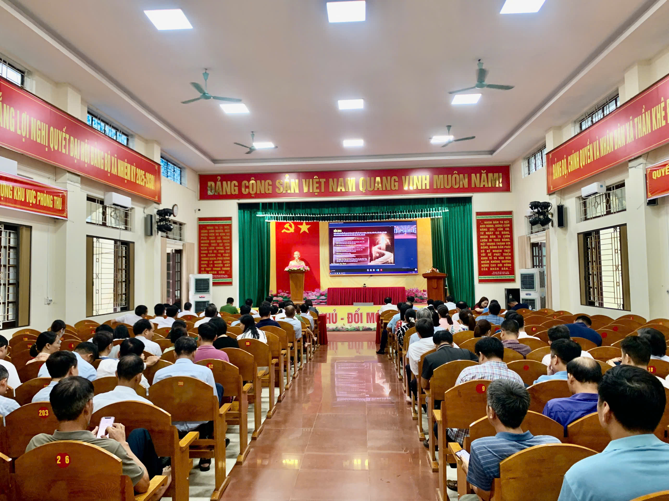 Xã Thần Khê tham gia Hội nghị trực tuyến toàn quốc nghiên cứu, học tập và triển khai thực hiện Nghị quyết Hội nghị lần thứ ba Ban Chấp hành Trung ương Đảng khóa XIV