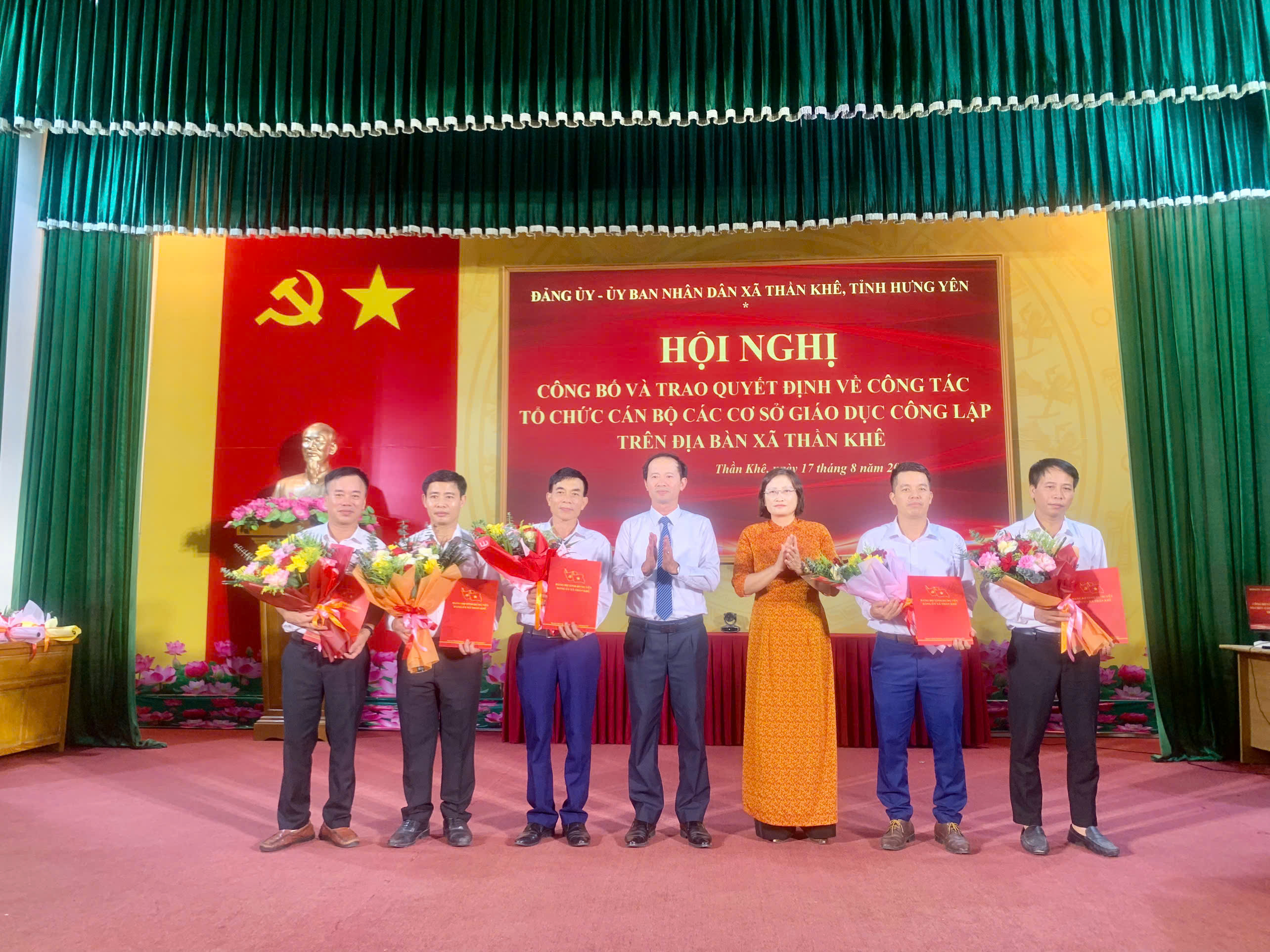 XÃ THẦN KHÊ CÔNG BỐ CÁC QUYẾT ĐỊNH THÀNH LẬP TRƯỜNG, KIỆN TOÀN TỔ CHỨC ĐẢNG VÀ CÁN BỘ QUẢN LÝ SAU SẮP XẾP