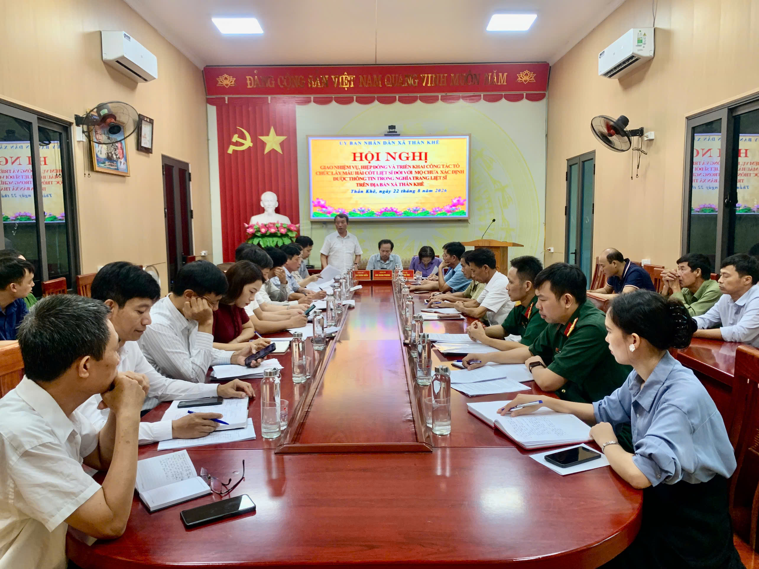 XÃ THẦN KHÊ TỔ CHỨC HỘI NGHỊ HIỆP ĐỒNG, TRIỂN KHAI LẤY MẪU HÀI CỐT LIỆT SĨ ĐỐI VỚI MỘ CHƯA XÁC ĐỊNH ĐƯỢC THÔNG TIN TRONG NGHĨA TRANG LIỆT SĨ TRÊN ĐỊA BÀN XÃ THẦN KHÊ