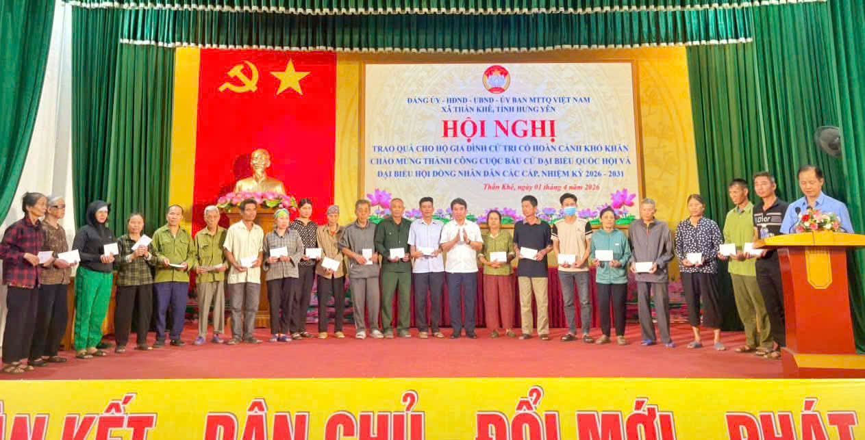 Xã Thần Khê - Trao quà cho các hộ gia đình cử tri có hoàn cảnh khó khăn chào mừng cuộc bầu cử đại biểu Quốc hội và đại biểu HĐND các cấp nhiệm kỳ 2026–2031