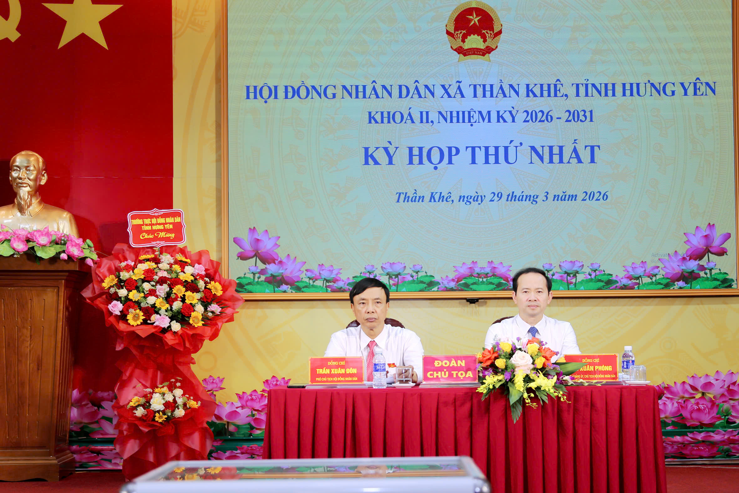 Đoàn chủ tạo kỳ họp